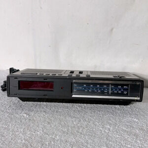 Vintage Realistic Digital  Clock Radio For Parts